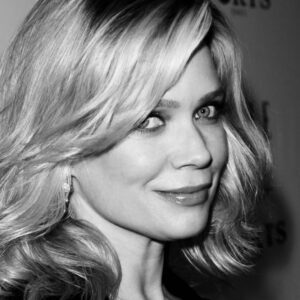 Laurie Holden Instagram - #challengeaccepted  Thank you @lucianacarro . I am grateful everyday for the kind, empathetic, powerful and loving women in my life. So blessed.
#womenempowerment #womensupportingwomen