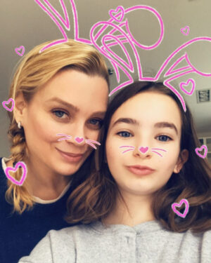 Laurie Holden Instagram - Bunny Babes. 🐰🐰🐰
#happyeaster #toronto @_audreyantonio_ @_bellaantonio