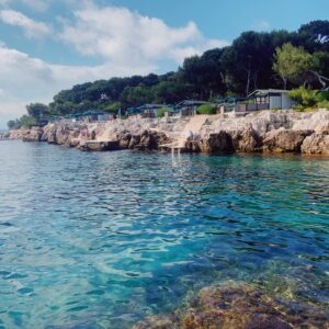 Laurie Holden Instagram - Bonjour! #hotelducapedenroc #vacation #france photo credit- @isabel.thomas_
