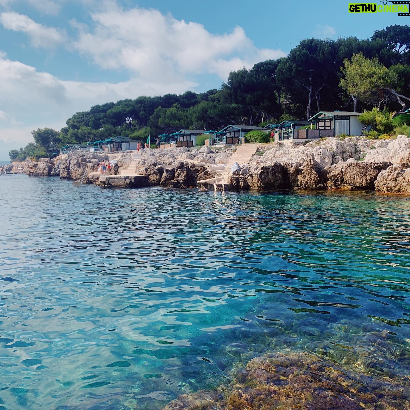 Laurie Holden - 9.5K Likes - Bonjour! #hotelducapedenroc #vacation #france photo credit- @isabel.thomas_