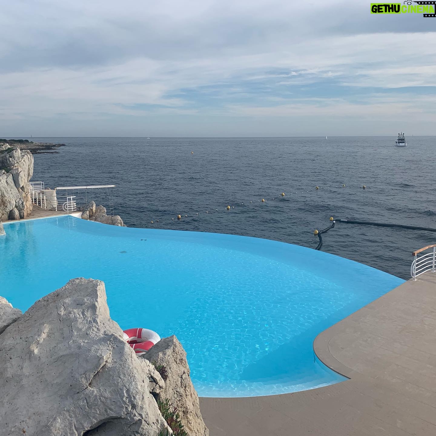 Laurie Holden - 9.5K Likes - Bonjour! #hotelducapedenroc #vacation #france photo credit- @isabel.thomas_