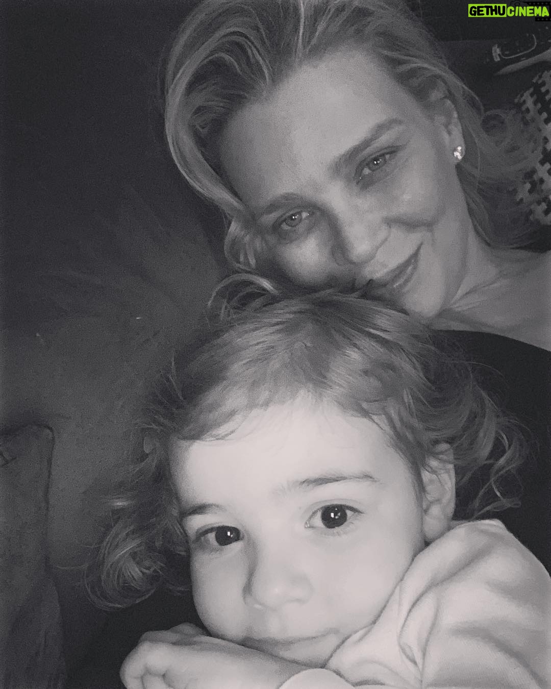 Laurie Holden - 10K Likes - Auntie Laurie #oliveface #yo #saturdays