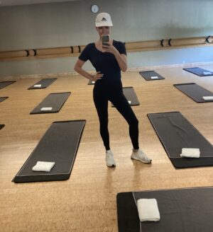 Laurie Holden Instagram - The Calm Before The Storm. #fitness #barre #poweryoga