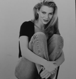 Laurie Holden Instagram - 24 years old.
I remember this photo and when it was taken. My agents at the time told me it wasn’t good enough ...and I was so confused and felt terribly insecure. I liked it. It was fun and I thought it was me. I look at this now and think “Who were these nimrods trying to take away my confidence? “ This is a lesson continually being learned: Be true to YOURSELF and ignore the haters.
#flashback #growth #confidence