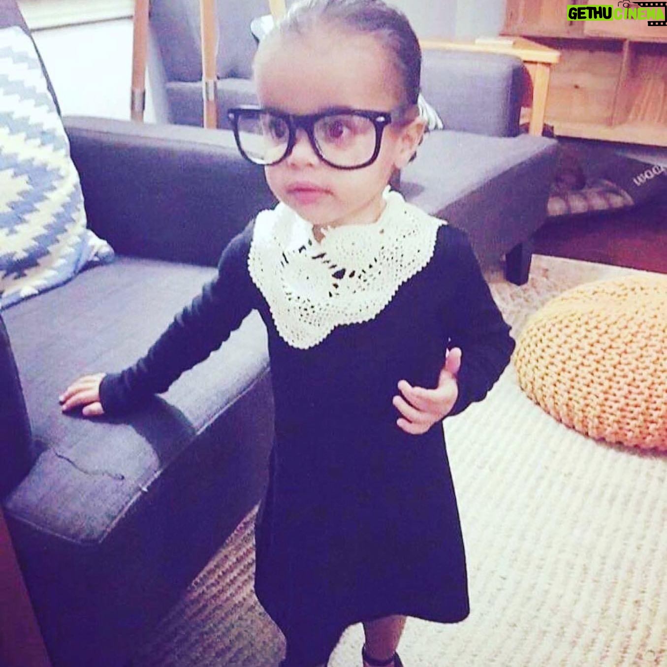 Laurie Holden - 6.6K Likes - I don’t know who took this picture or who this little girl is, but it evokes so much emotion in me. #ruthbaderginsburg #justice #girlsempowerment #rip