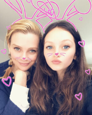 Laurie Holden Instagram - Bunny Babes. 🐰🐰🐰
#happyeaster #toronto @_audreyantonio_ @_bellaantonio
