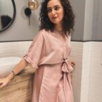 Lavina Tandon Instagram - Left Right Left . . . . . Sharing my profile above !!! #workstills #ad #harpic #paidpromotion #actor #actorslife #workmode #lovemyjob