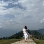 Lavina Tandon Instagram - And this is where my journey began Jai Bijli Mahadev 💫 . . . . .. Sirf Vishwas !!! Atoot Vishwas !!! #kullu #himachalpradesh #bijlimahadev #mountains #peace #positive #powerful