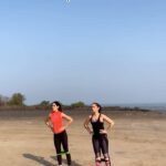 Lavina Tandon Instagram – Vitamin D & workout! Stay healthy & fit and have fun🫶💪
.
Shot by: @jiten_03 
.
.
#workout #partnerworkout #beachworkout #workoutfun #partnerchallenge #vitamind #fit #healthy #lifestyle #funtimes #girlswholift #theliftinglotus