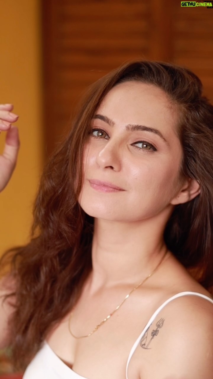 Lavina Tandon Instagram - #AD Check this out !!! Introducing BBLUNT @bbluntindia 7 in 1 “Repair & Revive “ shampoo and conditioner. Which is enriched with goodness of -Moroccan argan oil -ceramides -SPF (uv protection) 🛒 Use my code BBLUNTIG20 for 20% discount ❣️ Use it yourself today and see the difference !!! Shot by: @jiten_03 #ad #paidpartnership #bblunt #bblunt7in1repairandrevive #shampoo #conditioner #haircare #haircarerountine #protects #sundamage #pollution #spf #spfforhair #damagedhair