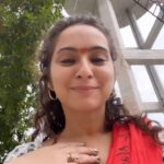 Lavina Tandon Instagram – Bakwaaaassss karwa lo bas !!! 
Kaam toh hota rahega🤣
.
.
.
Kyun bhaiyaaa @vohraakki 😂
