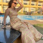 Lavina Tandon Instagram – GRWM 
#summer wedding edition!!! 
When they say floral theme hai 
.
.
.
Mai kyeeeyaa yeh le !!! 
Let me know kaisa laga 😜
Wearing: @anusoru @nidhikurda
