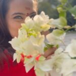 Lavina Tandon Instagram – In Love ❤️
With this Song 
#sajni 
And 
This Place🤍
@isha.foundation 
.
.
.
.
.
#sajni 
#arijitsingh 
#laapataaladies 
#reeloftheday 
#reelitfeelit 
#actor 
#influencer 
#contentcreator 
#traveller 
#ghoomakkad 
#lavvinataandon