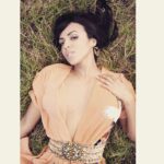 Layla El Instagram - #tbt I just felt like laying on grass that day 🤦🏽‍♀️