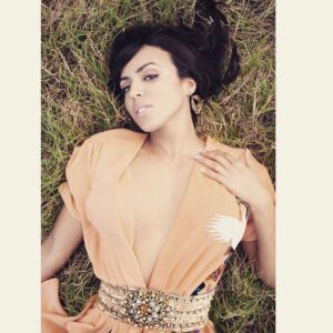 Layla El Instagram - #tbt I just felt like laying on grass that day 🤦🏽‍♀️