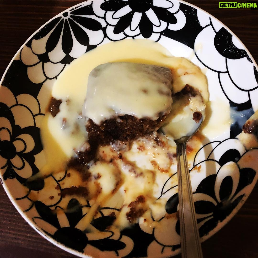 Layla El Instagram - One of my favs sticky toffee pudding & custard. Yummy ๐. I have eaten way too much English food prob gained some holiday weight! Oh well living life enjoying all the pleasures I can. #food #yum #englishfood #sugarrush #love #fam ๐ฌ๐ง๐ฌ๐งโค๏ธโค๏ธ