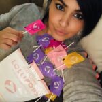 Layla El Instagram - Finally got my hands on these @flattummyco pops and I’m ready to put them to the test. Satisfying my hunger with a guilt-free lollipop? Yes please 🙌 You know lollipops are my fav and now I can eat guilt free 😘