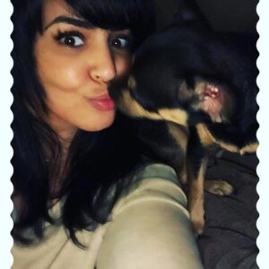 Layla El Instagram - How lucky am I kisses from my lil Amante’ (which means Lover in Spanish) how I love him & how he loves Me! #dogdog #chiweenie #love #fam #mylilbabies ♥️💋
