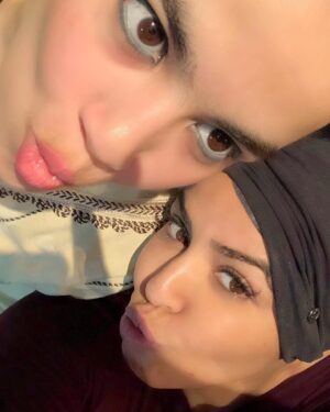 Layla El Instagram - I met my beautiful sister for the first time. I am so blessed. Thank you, Fatima Zahra I love you and I am so happy to share the next chapters of life together. #duckface #sisters #blood I love you!!❤️