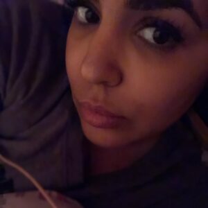Layla El Instagram - Watching only fools & horses plus some classic absolutely fabulous 🇬🇧🇬🇧😂😂 perfect night in. I honestly couldn’t and didn’t get the jokes when I was younger but now I appreciate the wit....❤️