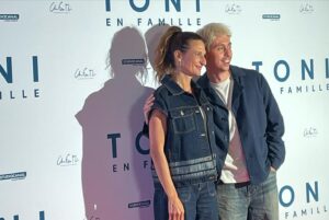 Léa Lopez Instagram - Toni, en famille mercredi prochain au cinéma !!!!! L’avant première parisienne c’était un moment d’amour immense merci à tous ceux qui étaient là ! 

Merci @wearmarcia 🤍
Make up @marie__line Hairstyle @berenice_dacosta 

Je vous aime tant ma famille de cinéma 🤍