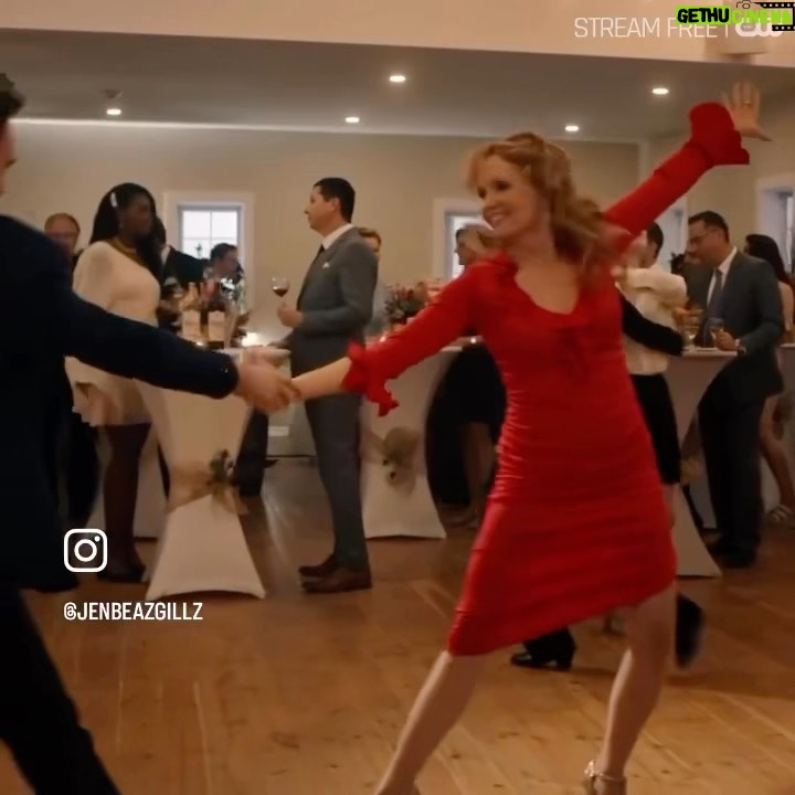 Lea Thompson Instagram - So happy that I can share our new show #thespencersisters on @thecw Wednesday at 9. You can catch up on the 6 that have already aired FREE on the @thecw app. We had a blast making these comfy mysteries. Kinda like #murdershewrote meets #gilmoregirls Enjoy! Oh and I love my fellow sister/daughter @staceyfarber #thebest