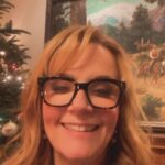 Lea Thompson Instagram – It’s the time for family and friends! I have been really taking time to enjoy this season and the many blessings of food family and love. I am so grateful for my brothers and sisters and my daughters and you guys my insta family Thank you for being part of my life. #happyholidays #happyhanukkah #merrychristmas #blessings🙏 #gratitude