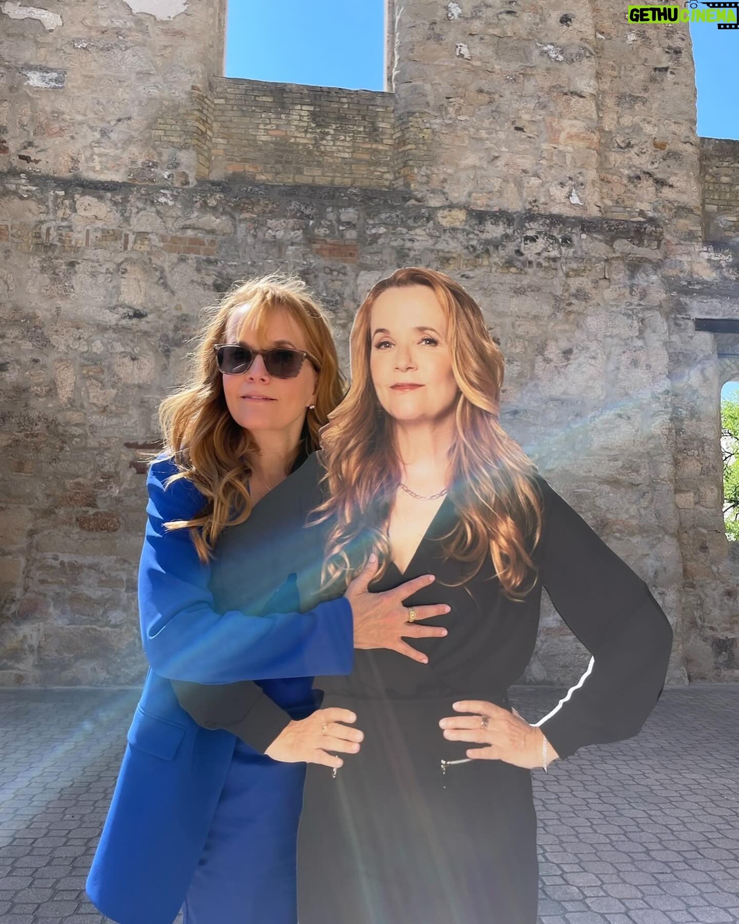 Lea Thompson Instagram - We had so much fun making #thespencersisters the second to last one is Tonight at 9 hope you enjoy! 😉 mayhem! Madness! Feet soaking!! On @thecw stream for free. @staceyfarber warning loud bells at the end!!!