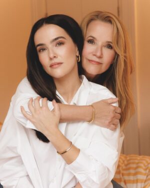 Lea Thompson Instagram - Like daughter like mother... @tiffanyandco #lockwithlove