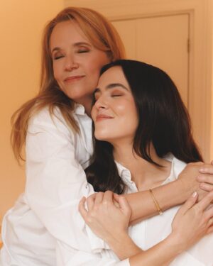 Lea Thompson Instagram - Like daughter like mother... @tiffanyandco #lockwithlove