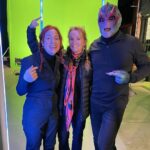 Lea Thompson Instagram - Tonight I directed such a fun episode of @residentalien @syfy with the most wonderful cast. So much fun and excitement. Watch and if you are new catch up on @netflix #stayweird