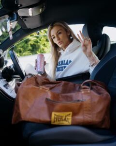 Actress Leah McCourt HD Instagram Photos and Wallpapers March 2024
