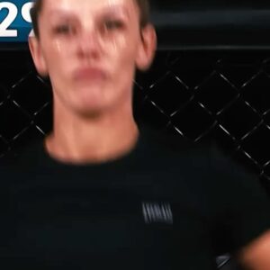 Leah McCourt Instagram - Wow this day last year! What a fight against the legend Cat Zingano.  One for the history books.  The best time in LA 🇺🇸 
💥  so much hard work that leads to the big moments.  Only getting started 👊🏻