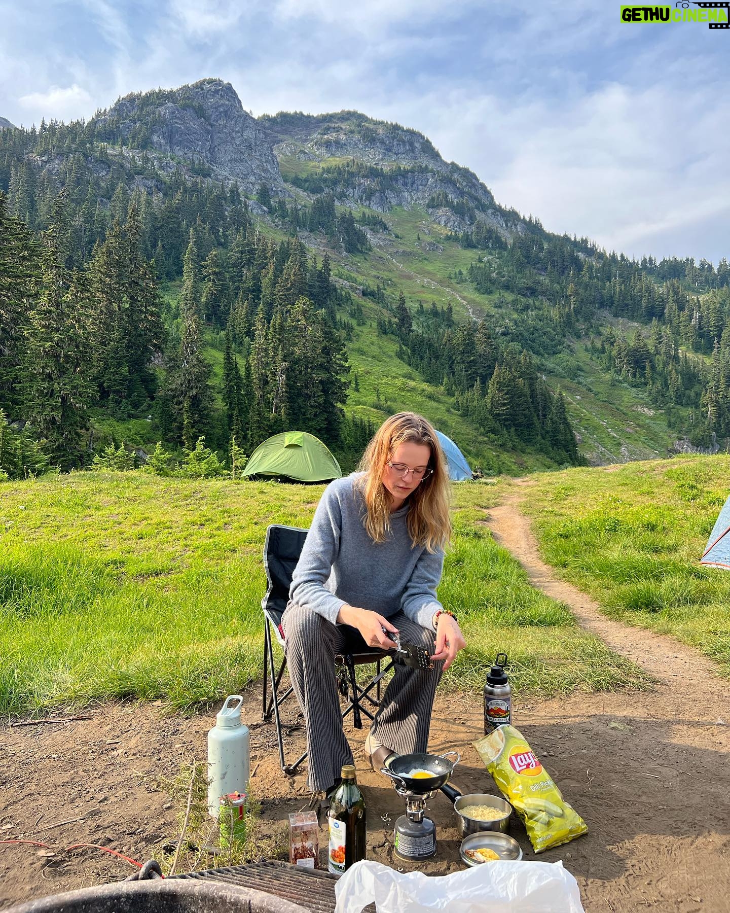 Leah Lewis Instagram - There are very few external things that truly enrich and feed your internal. Earth’s endless performances and really good people who move from the depths of their heart are some of those rarities. Thank you for a great night at the Pachama hotel. Reminder to pack in and pack the heck on out ⛺️🍃