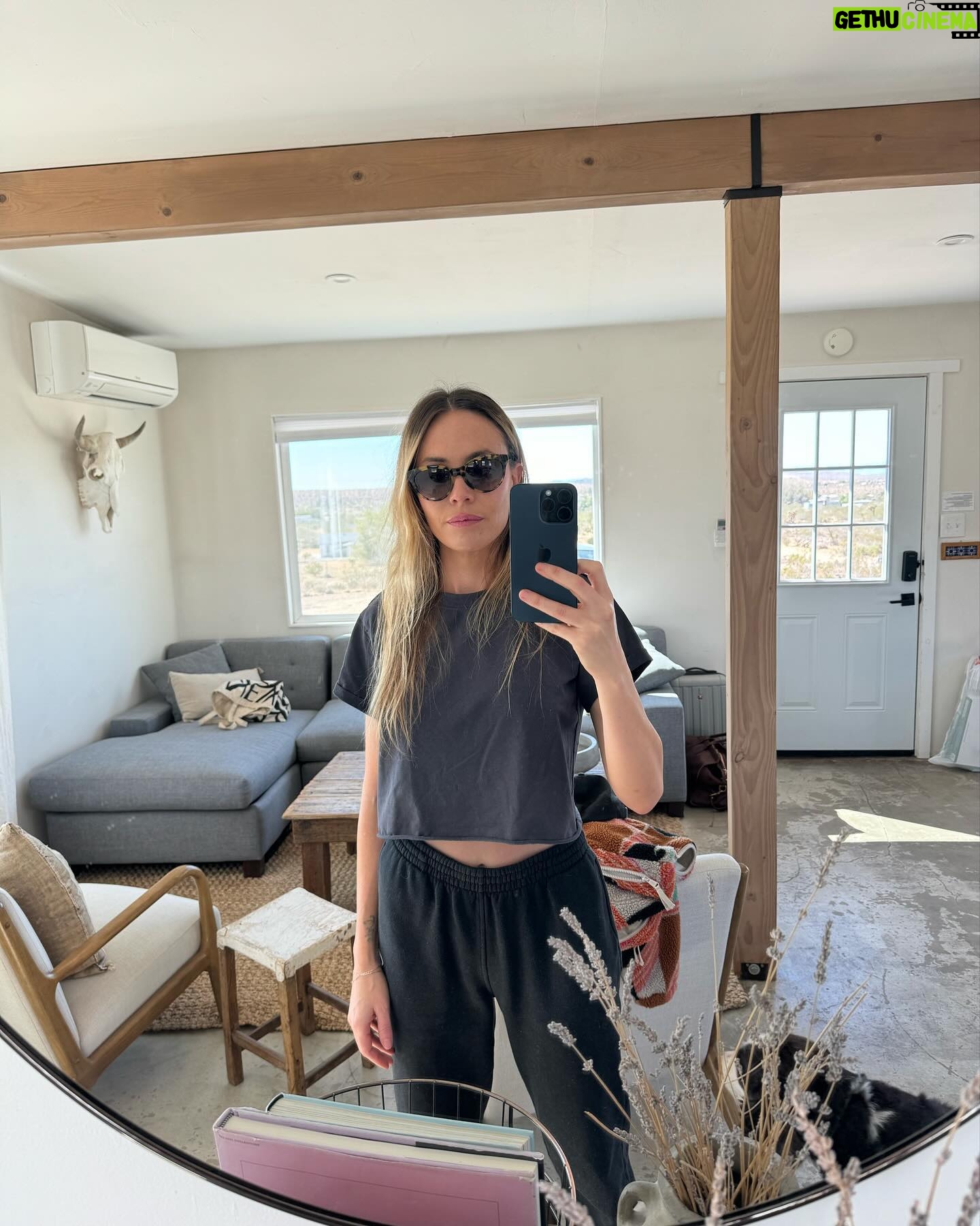 Leah Pipes - 13K Likes - Desert times.