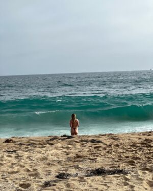 Leah Pipes Instagram - All beach. No tan lines. 🤙