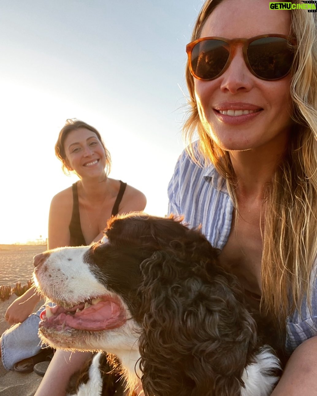 Leah Pipes - 9.5K Likes - Sunset crew 🌞