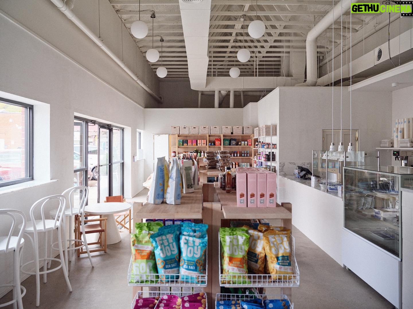 Leanne Ford Instagram - Let’s just say that since Mic’s Market has opened in Pittsburgh I’ve done significantly less dishes. Mic’s tagline is: “feels good to feel good.” And I got to admit, we are all feelin’ good and lookin’ great around here. Swipe for the before! //#LeanneFordInteriors shot by @reidrolls.interiors