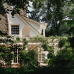 Leanne Ford Instagram - My #nancymeyersaesthetic home!!! It’s so funny to see that my home has become a part of this trend! I, of course, love a #nancymeyers movie… but to be honest I had nothing to do with it. This house came that way! The whole town did really… @nmeyers, you’re invited over any time. Xo // #LeanneFordInteriors shot by @erinashkelly and styled by @noel_knostman