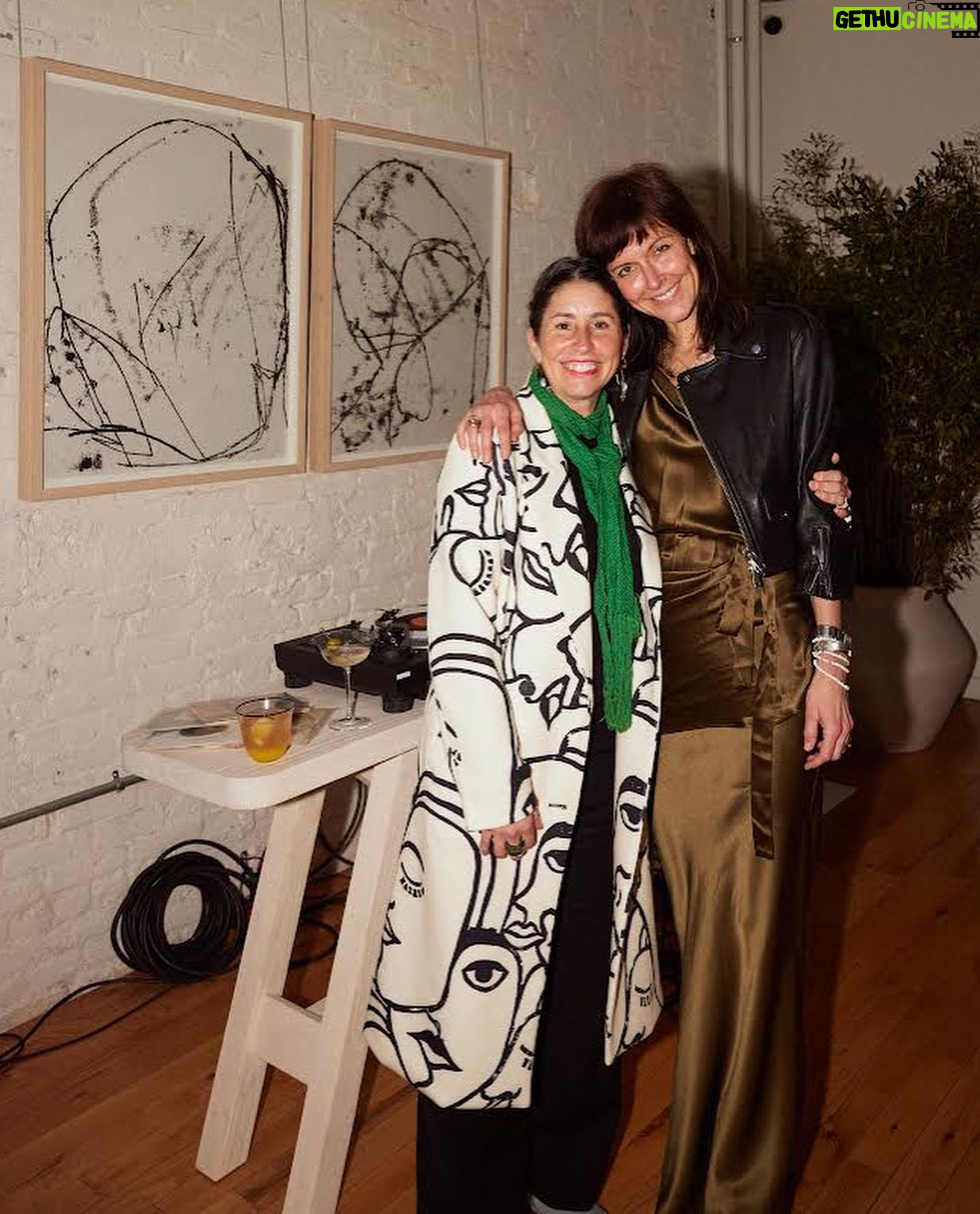 Leanne Ford Instagram - Most of you are no stranger to my love of @jleishmanart’s work! And my love of her incredible collages that I have been so lucky to carry with me from home to home. Well, here she is in the flesh! The one and only @jleishmanart! I remember the first time I saw Jackie Leishman’s art at a show in Los Angeles. I can honestly say I stopped in my tracks and beelined over to it. I didn’t buy a piece just then, I’m not sure I could afford it at the time. But I got her card and told her I’d be back. I’m sure she thought, yea right… Well now years later, I’ve had the honor of purchasing many of her pieces for my own homes and clients’ projects. And to top it all off she has now joined me as the featured artist in my 5th collection with @crateandbarrel! I can’t say I can fully describe why I love her work so much. Maybe it’s because even through the “chaos” it still feels completely serene. Everything Jackie creates, I want on my walls - including these framed prints of her original work that are now available through @crateandbarrel. I so love the idea of being able to bring great art and great artists into our homes through Crate. I am so thankful they are working directly with true artists in this way. So cool. // #LeanneforCrate shot by @lowfield_official with interior styling by @hilaryrobertson