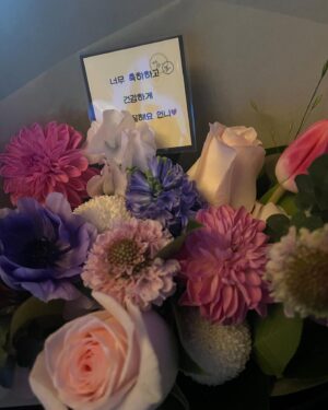 Lee Ayumi Instagram - 축하도 많이 받고 복가지는 참 복이있는 아이얌🖤
요즘사진부터 임신발표전 사진까지 이제야 올려봄🖤
정신없어서.. 는 핑계고 사진을 찍는게 습관화가 잘 안되어있어서😩←
못찍은것도 느므 많아서 이제와서 엄청 후회 하고 있음..하..😑이럼안돼
이제부터라도 정신차리고 소중한 순간들을 더 담아보겠슴돠! ㅎㅎ
암튼 덕분에 넘넘 감사한 매일을 보내고있습니다🥰 

お祝いも沢山して頂いて、ベビーは本当に幸せな子だなとしみじみ🖤
最近の写真やら、ちょっと前の写真やら今更upしてみます🖤
バタバタしてて(言い訳) 写真を撮り忘れる事が多すぎて
そんな自分が嫌になるけども🤦‍♀️これからは撮りまくろうと思います笑
とにかく、お陰さまで感謝感謝な毎日を過ごさせて頂いてます🥰