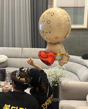 Lee Ayumi Instagram - 축하도 많이 받고 복가지는 참 복이있는 아이얌🖤
요즘사진부터 임신발표전 사진까지 이제야 올려봄🖤
정신없어서.. 는 핑계고 사진을 찍는게 습관화가 잘 안되어있어서😩←
못찍은것도 느므 많아서 이제와서 엄청 후회 하고 있음..하..😑이럼안돼
이제부터라도 정신차리고 소중한 순간들을 더 담아보겠슴돠! ㅎㅎ
암튼 덕분에 넘넘 감사한 매일을 보내고있습니다🥰 

お祝いも沢山して頂いて、ベビーは本当に幸せな子だなとしみじみ🖤
最近の写真やら、ちょっと前の写真やら今更upしてみます🖤
バタバタしてて(言い訳) 写真を撮り忘れる事が多すぎて
そんな自分が嫌になるけども🤦‍♀️これからは撮りまくろうと思います笑
とにかく、お陰さまで感謝感謝な毎日を過ごさせて頂いてます🥰