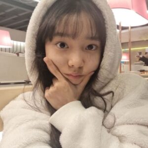 Lee Go-eun Instagram - 2023년 🍀 새해복많이받으세요 

🍣  다내꺼