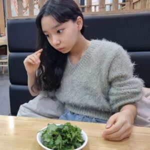 Lee Go-eun Instagram - 누가그러던데
중학교시절이 가장못난이 시절이라고 ㅎㅎ
너무공감되서 웃프네...🤣

#여러장중에건짐

즐거운저녁되세요