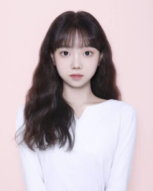 Lee Go-eun Instagram - 15살의 시작  #이고은

#leegoeun