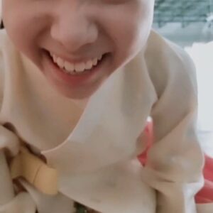 Lee Go-eun Instagram - 정말웃길때는  반달이 되는 눈 ㅎㅎㅎ
혼자빵터짐.. 연주들어갈께요 ㅎ

금토9시50분 오늘은 더더 재밌어요
#조선변호사 3부#이고은#소녀연주
#kdrama #Joseonattorney