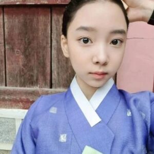 Lee Go-eun Instagram - 오늘은 조변데이~~^^
비단옷 입는다며  좋아했던게 얼마 안된거 같은데 
벌써  중반부가 지났네요~~~
아직  전해질 이야기가 넘쳐나는 조변
금토 많은시청바랍니다~♡

#조선변호사 📺 본방사수
#소녀연주 
#kdrama #Joseonattorney