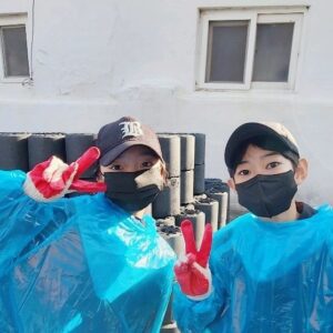 Lee Go-eun Instagram - 3.65kg  3000장  임무완수 ✌️

할머니 할아버지 올겨울 따뜻하게보내세요