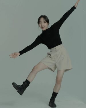 Lee Go-eun Instagram - 안녕하세요 여러분~~ 감기조심하세요😆
원본파일은 판도라상자~
청초하고 싶지만 그렇게안돼요 ㅎ

춘기가 뭔가요? 
그건...언제지나갔는지 모르게 그냥지나가는거에요🫡