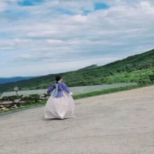 Lee Go-eun Instagram - 오늘은 조변데이~~^^
비단옷 입는다며  좋아했던게 얼마 안된거 같은데 
벌써  중반부가 지났네요~~~
아직  전해질 이야기가 넘쳐나는 조변
금토 많은시청바랍니다~♡

#조선변호사 📺 본방사수
#소녀연주 
#kdrama #Joseonattorney